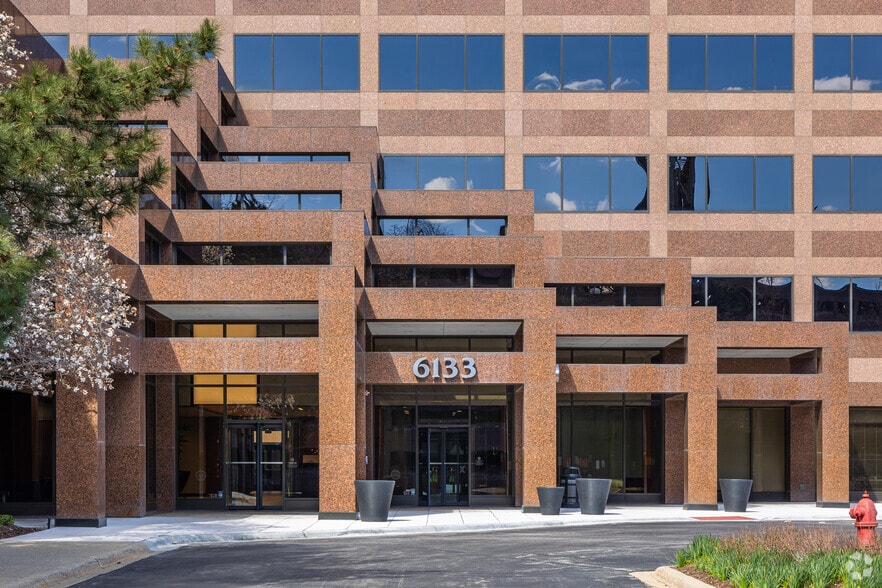 6133 N River Rd, Rosemont, IL à louer - Photo du bâtiment - Image 3 de 6