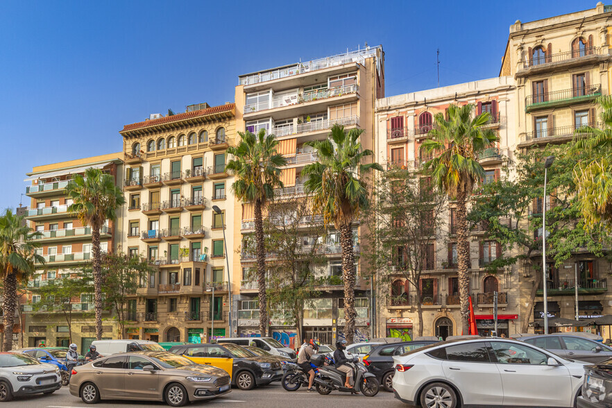 Commerce de détail dans Barcelona, BAR à louer - Photo du bâtiment - Image 2 de 2