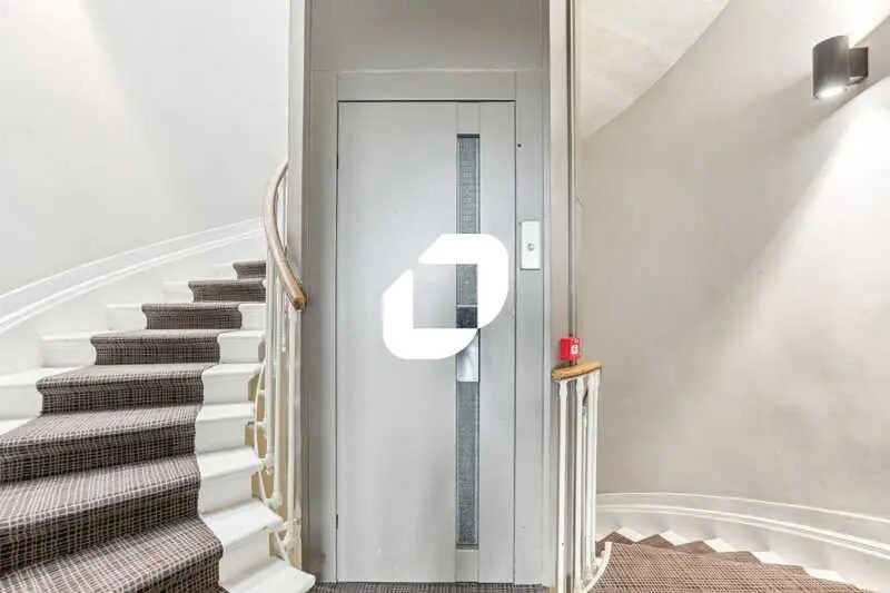 Office in Bordeaux for lease - Building Photo - Image 2 of 13