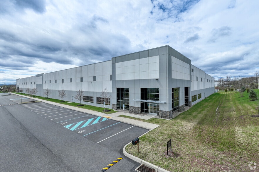 110-120 W Pumping Station Rd, Quakertown, PA à louer - Photo du bâtiment - Image 1 de 2