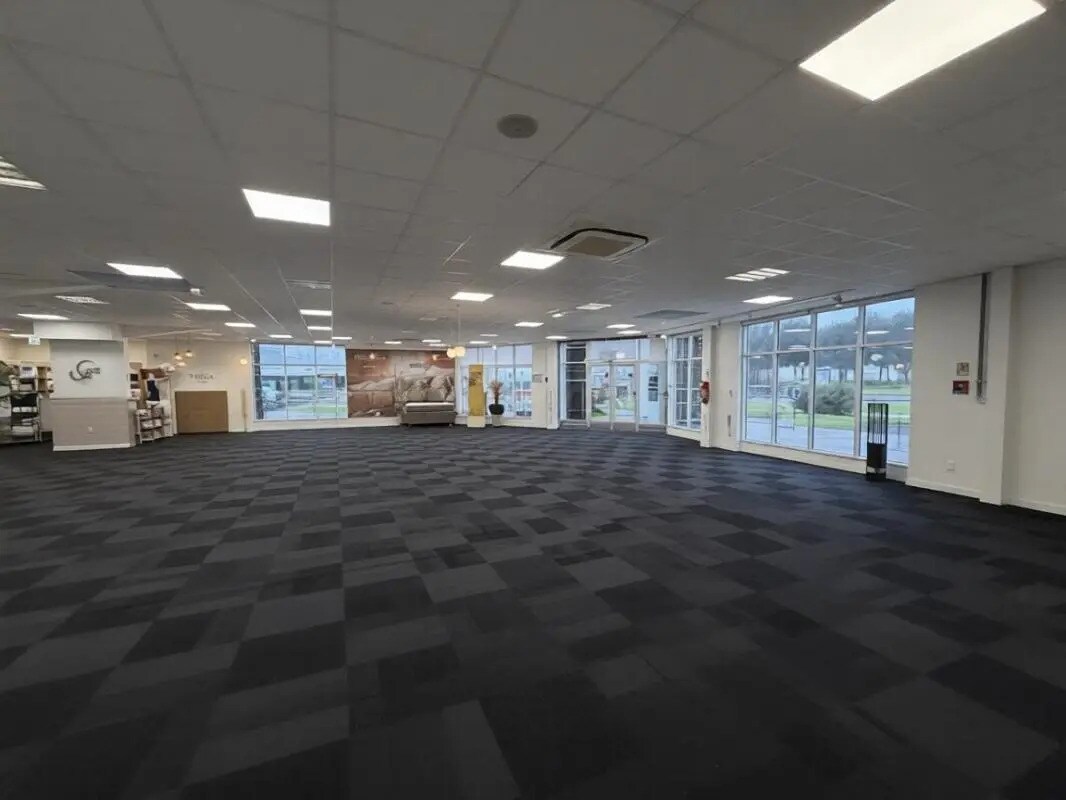 Retail in Bègles for lease Interior Photo- Image 1 of 9