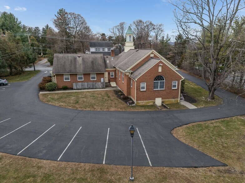 16 Harrison St, Clinton Township, NJ à vendre - Photo du bâtiment - Image 3 de 45