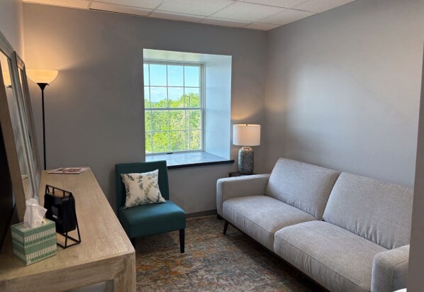 15421 Clayton Rd, Ballwin, MO à vendre - Photo intérieure - Image 3 de 8