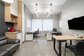 4950 Ch Queen-Mary, Montréal, QC for lease Interior Photo- Image 2 of 3