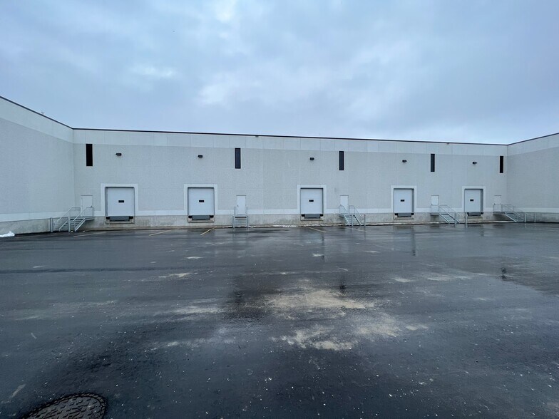 45 Eric T Smith Way, Aurora, ON à vendre - Photo du bâtiment - Image 3 de 11