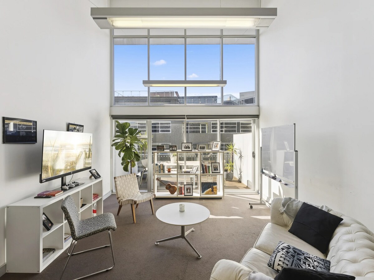 55 Holt St, Surry Hills, NSW 2010 - Unit 508 -  - Interior Photo - Image 1 of 2