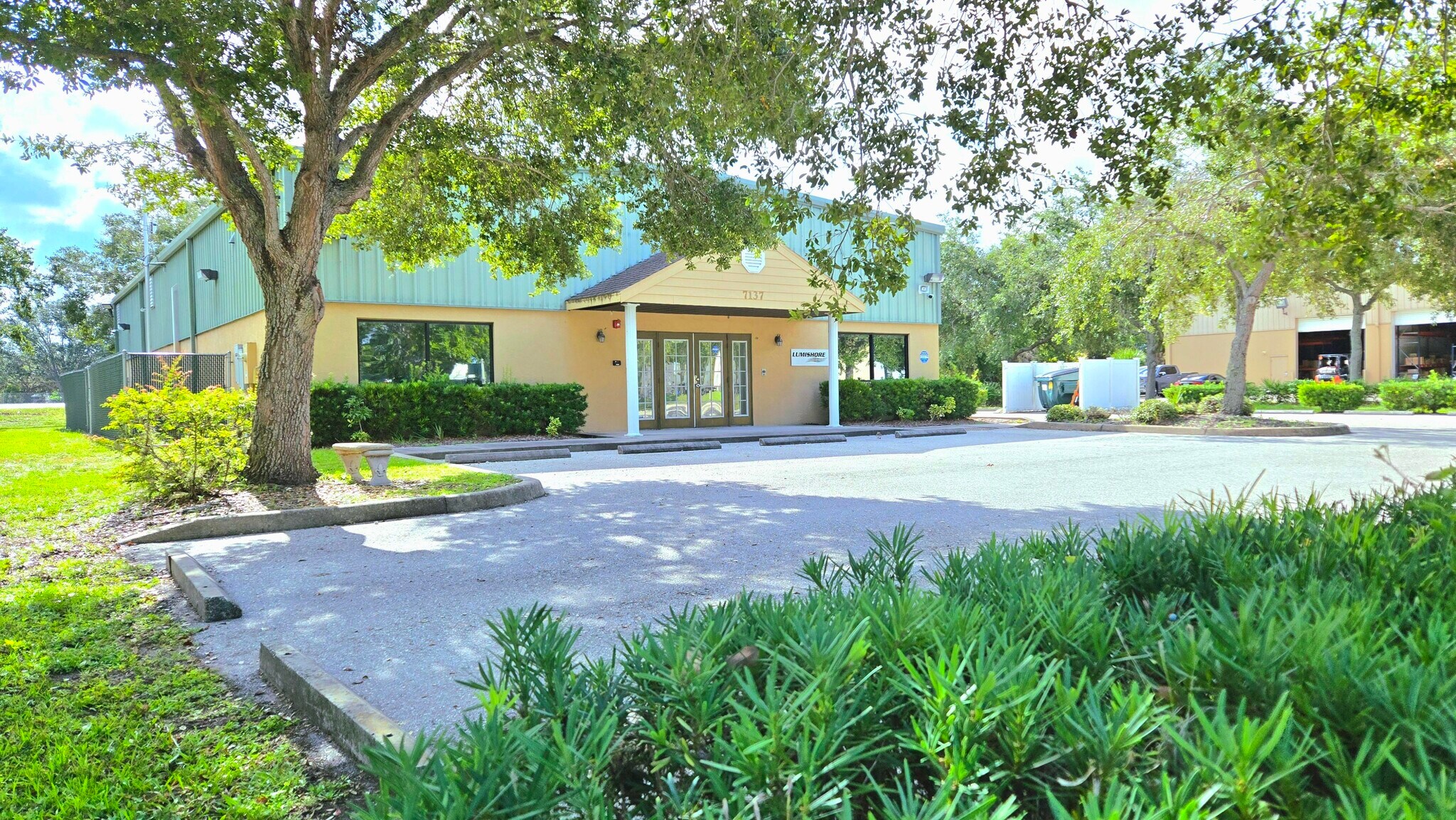 7137 24th Ct E, Sarasota, FL à vendre Photo du bâtiment- Image 1 de 22