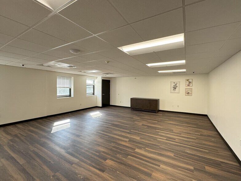 400 Regis Ave, Pittsburgh, PA à louer - Photo du bâtiment - Image 3 de 6