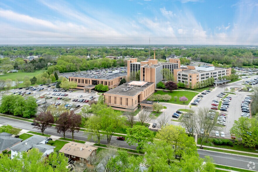 87 N Airlite St, Elgin, IL à louer - Photo du bâtiment - Image 1 de 7