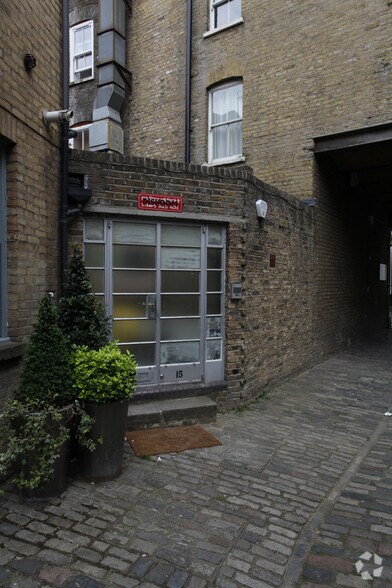 15 Hackney Rd, Londres à vendre - Photo du bâtiment - Image 3 de 17