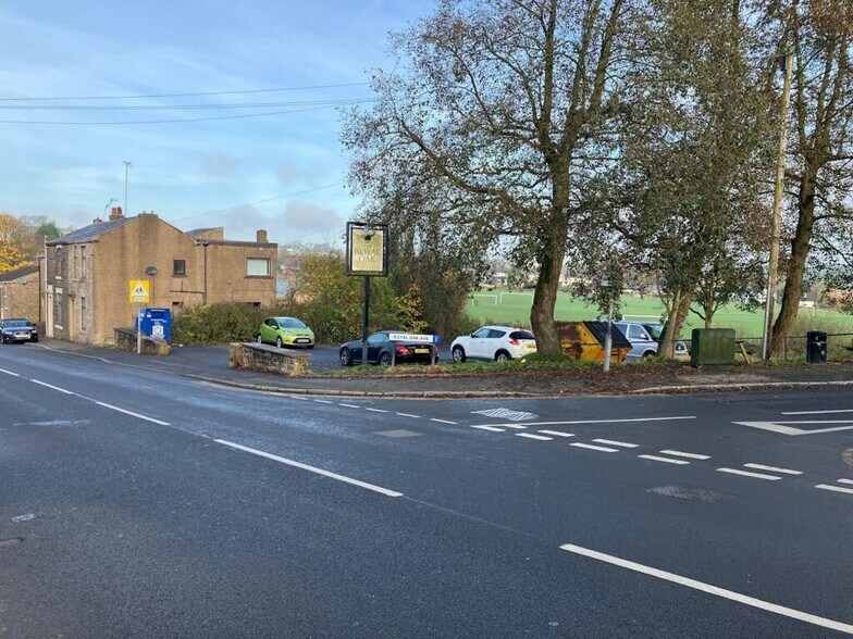 4 Royal Oak Av, Blackburn à louer - Photo du bâtiment - Image 2 de 2