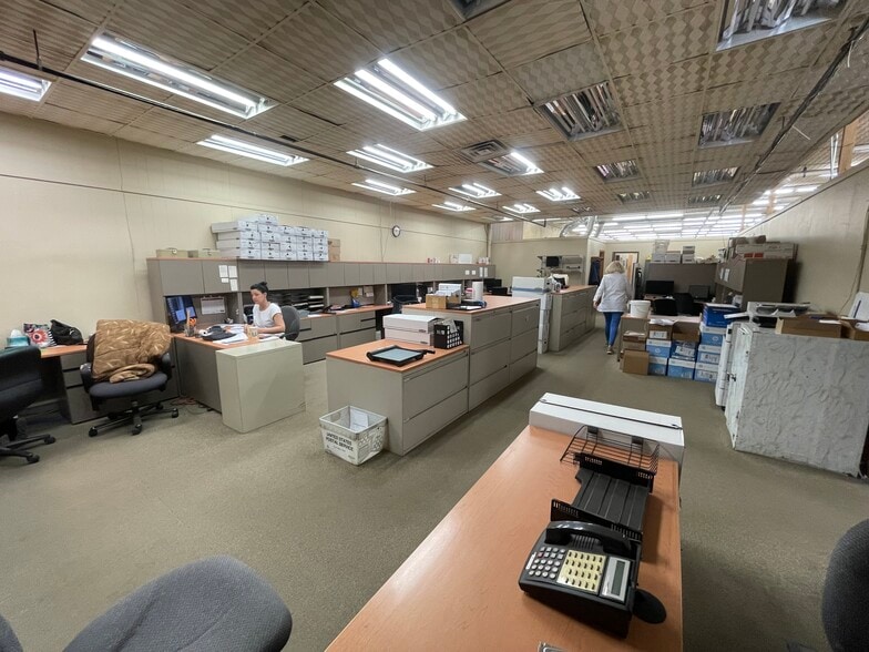 7757 Lawrence, Norridge, IL for lease - Interior Photo - Image 3 of 14