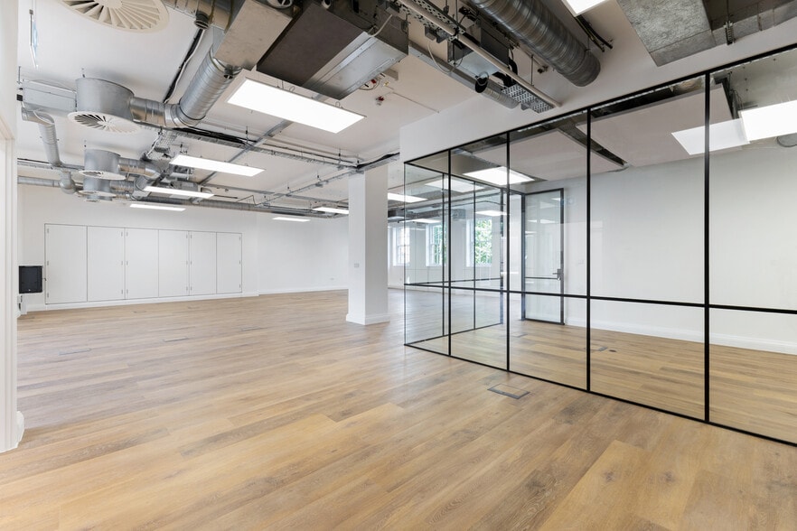 257A Pavilion Rd, London for lease - Interior Photo - Image 2 of 6