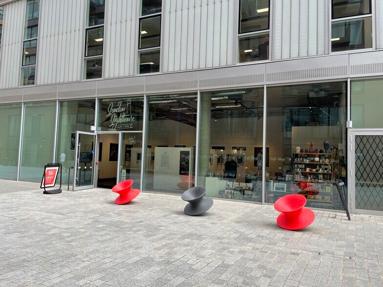 Orchard Pl, Londres à louer - Photo du bâtiment - Image 3 de 4