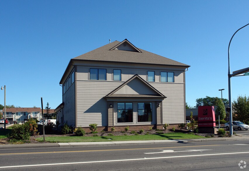 3936 Randall Way, Silverdale, WA à vendre - Photo du bâtiment - Image 2 de 8