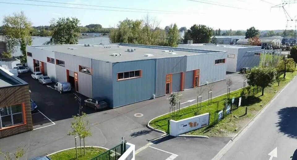 Flex in Carbon-Blanc for sale Building Photo- Image 1 of 8