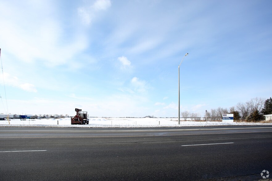 16917 Steeles Av, Halton Hills, ON à louer - Photo du bâtiment - Image 2 de 3