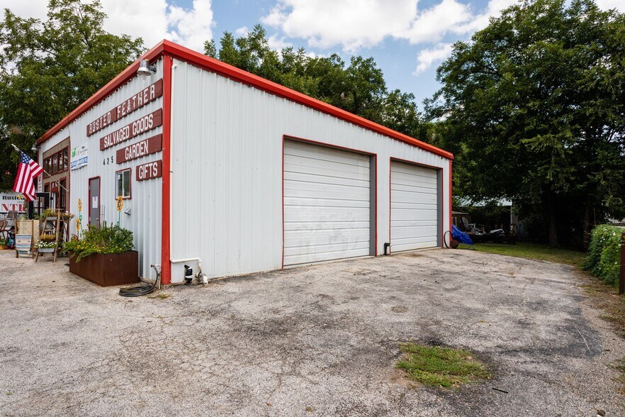 427 State Hwy 27, Comfort, TX à vendre - Photo du bâtiment - Image 3 de 16