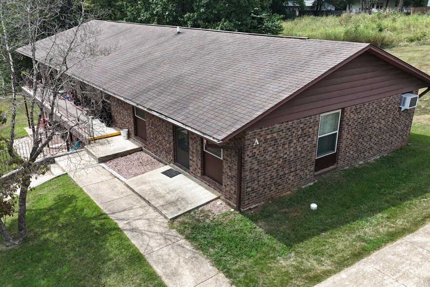 1020 Washington St, Doniphan, MO à vendre - Photo du bâtiment - Image 2 de 9
