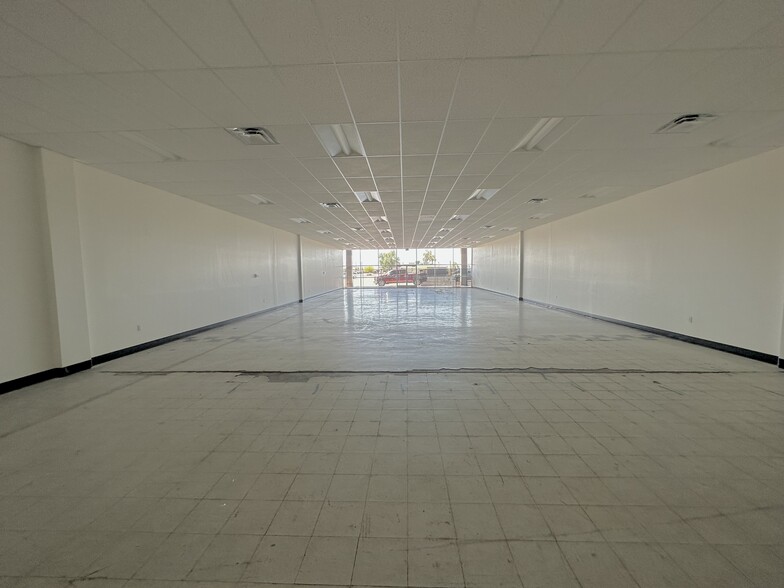 3324-3348 N Van Buren St, Phoenix, AZ for lease - Interior Photo - Image 3 of 20