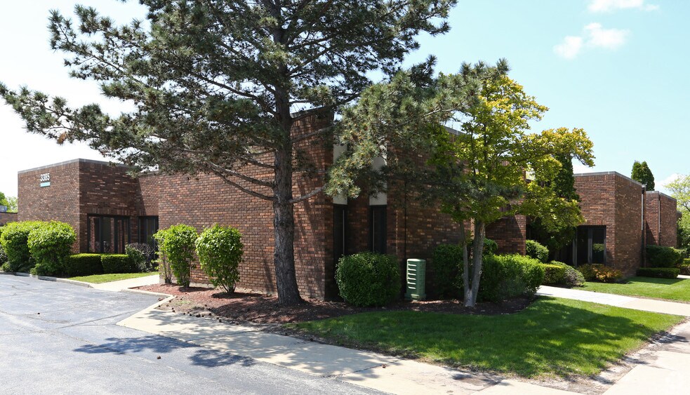 3385 N Arlington Heights Rd, Arlington Heights, IL for sale - Building Photo - Image 3 of 6