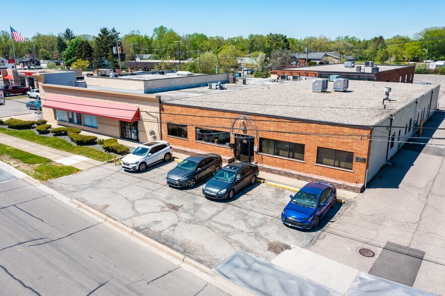 31119 Greenfield Rd, Beverly Hills, MI for lease - Building Photo - Image 2 of 13