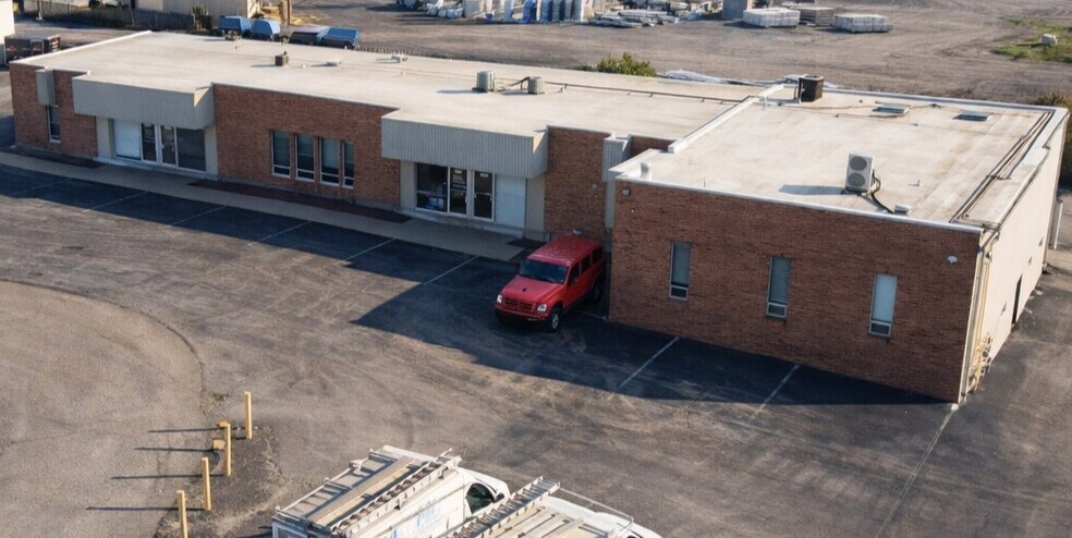 11724-11740 Lackland Industrial Dr, Maryland Heights, MO for sale - Primary Photo - Image 1 of 9