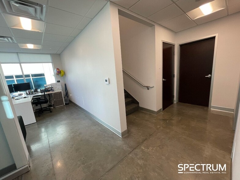 28392 Constellation Rd, Valencia, CA for lease - Building Photo - Image 3 of 18