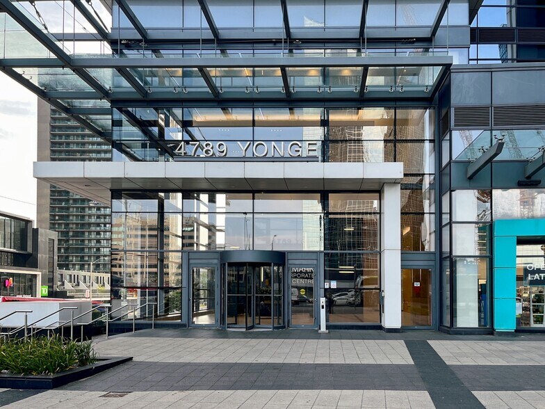 3080 Yonge St, Toronto, ON à louer - Photo du bâtiment - Image 1 de 17