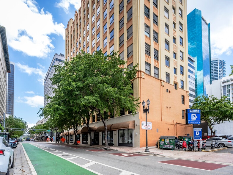 168 SE 1st St, Miami, FL for lease - Building Photo - Image 3 of 23