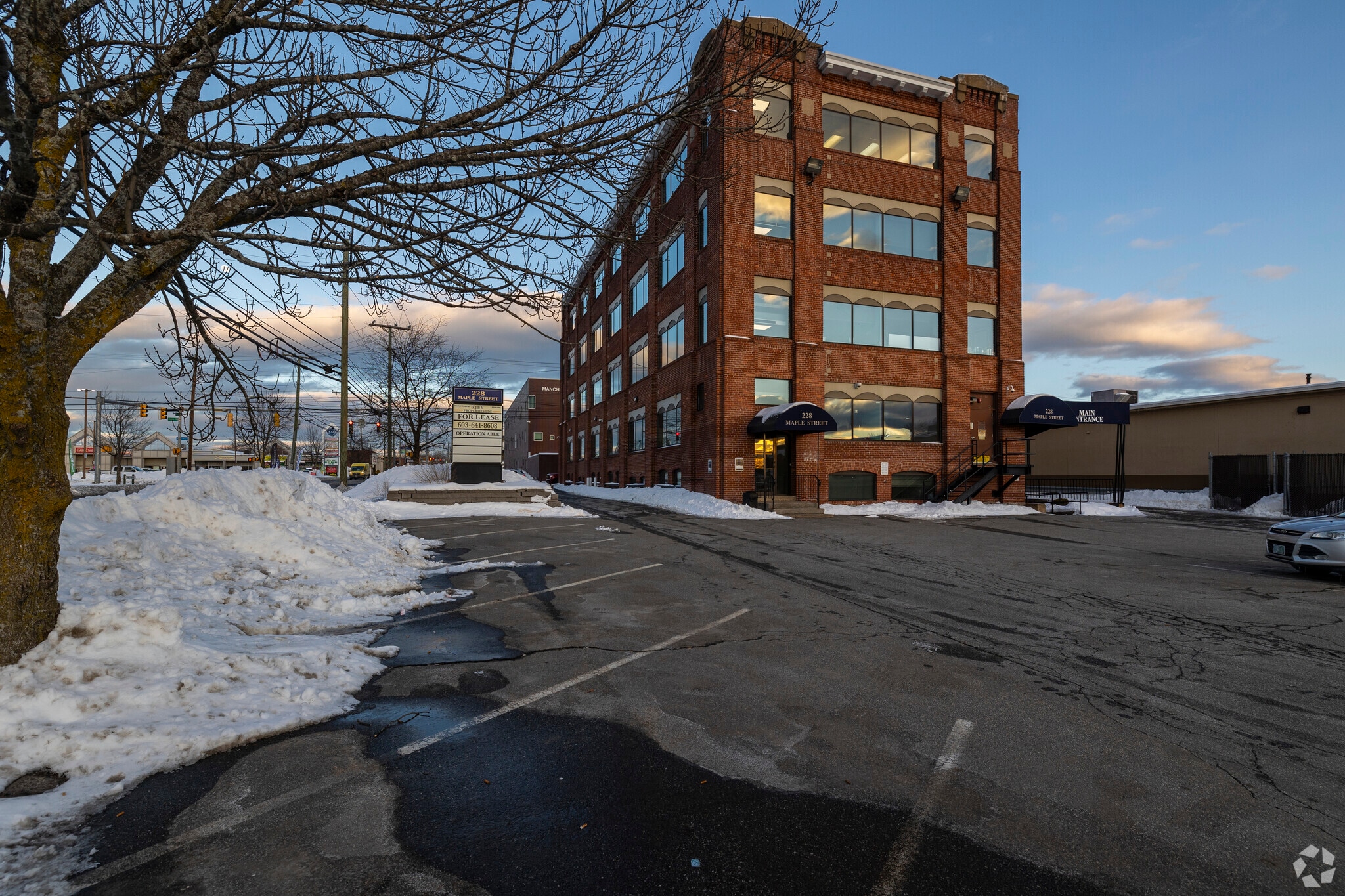 228 Maple St, Manchester, NH for sale Primary Photo- Image 1 of 51