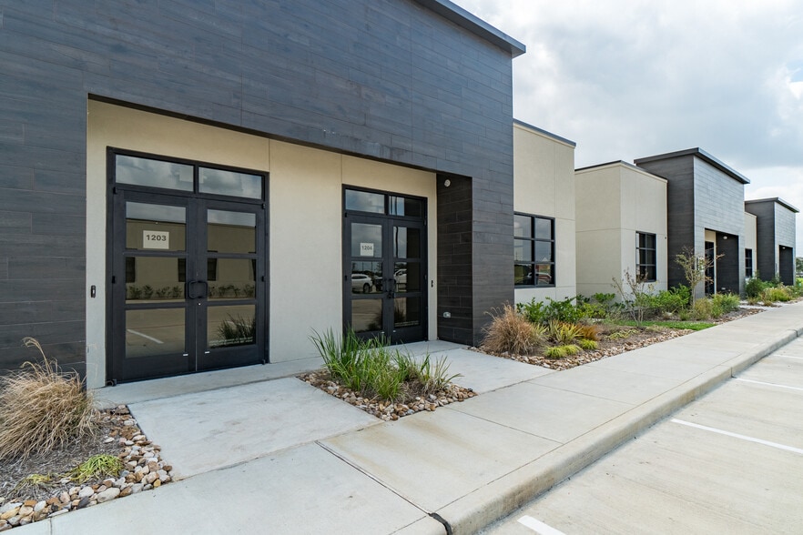 8118 Fry Rd, Cypress, TX for lease - Building Photo - Image 2 of 13