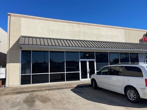 6057-6081 Scott St, Houston, TX for lease Building Photo- Image 2 of 5