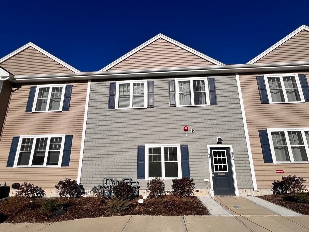 140 N Walker St, Taunton, MA 02780 - Unité 413 - - Photo intérieure - Image 1 of 6