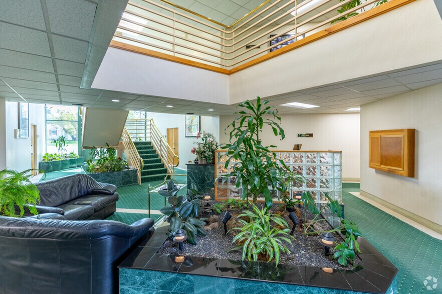 333 S Juniper St, Escondido, CA à vendre - Hall d’entrée - Image 2 de 7