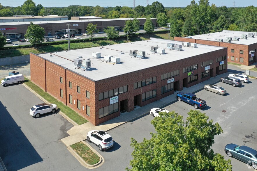 428-438 Crompton St, Charlotte, NC for lease - Building Photo - Image 2 of 6