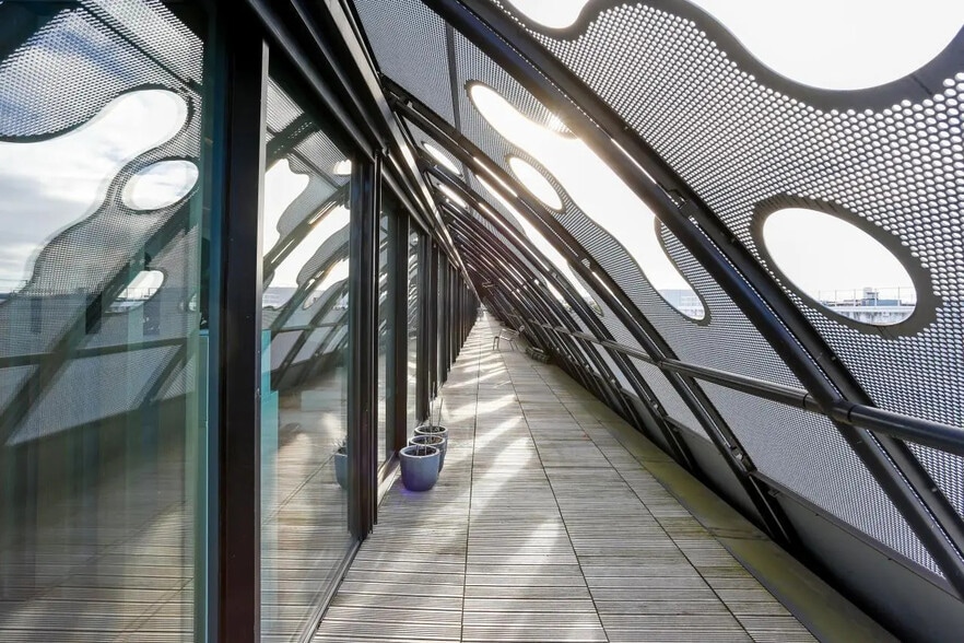 22 Rue Georges Picquart, Paris for lease - Building Photo - Image 3 of 14