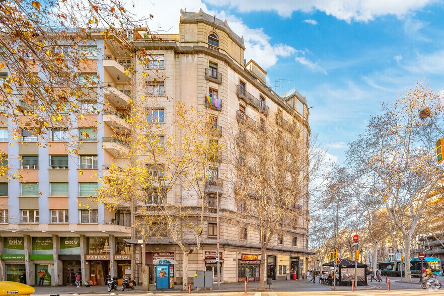 Commerce de détail dans Barcelone, Barcelona à louer - Photo du bâtiment - Image 2 de 2