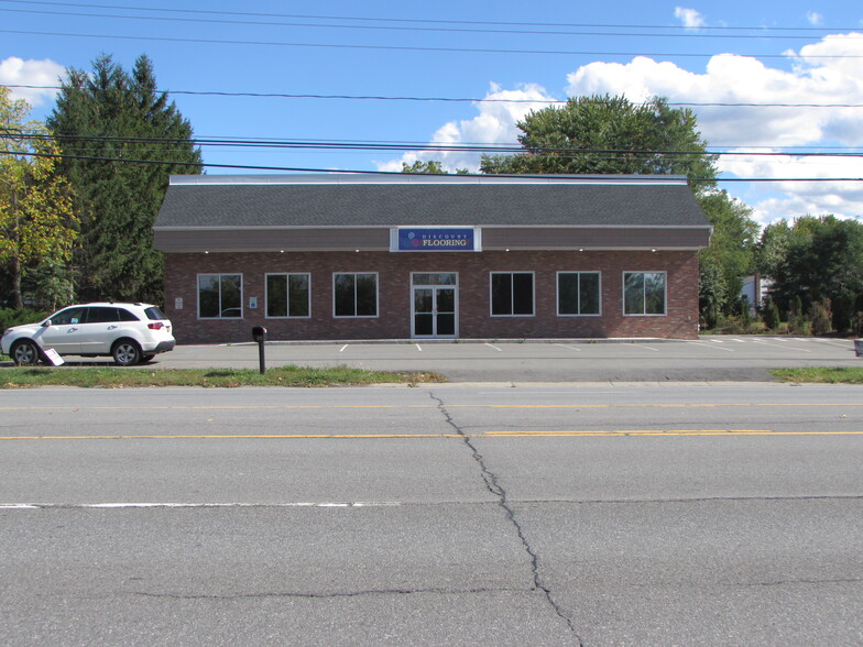 118 Troy Rd, East Greenbush, NY à vendre - Photo du bâtiment - Image 1 de 1