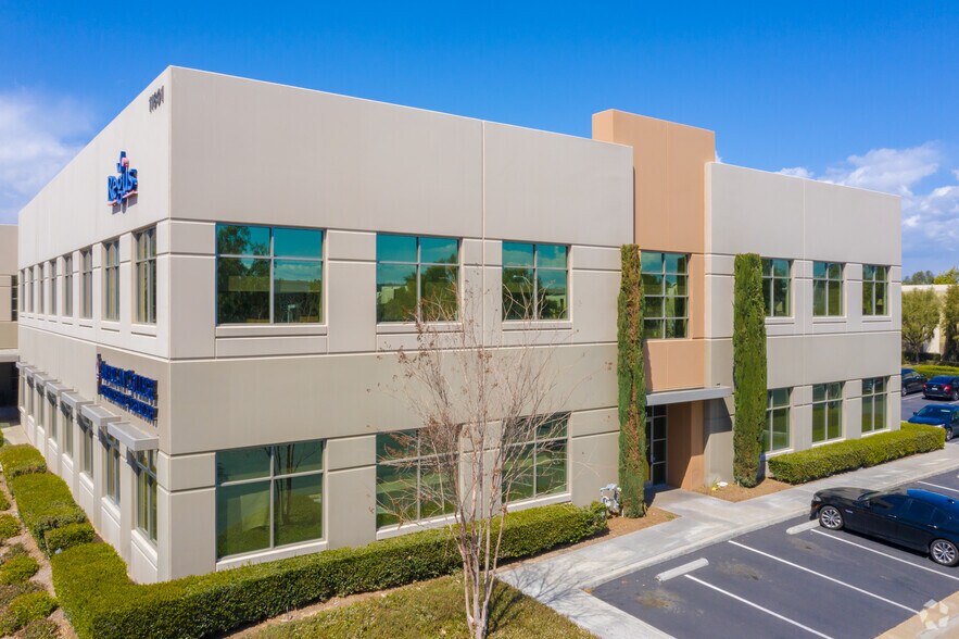 11801 Pierce St, Riverside, CA à louer - Photo du bâtiment - Image 3 de 5