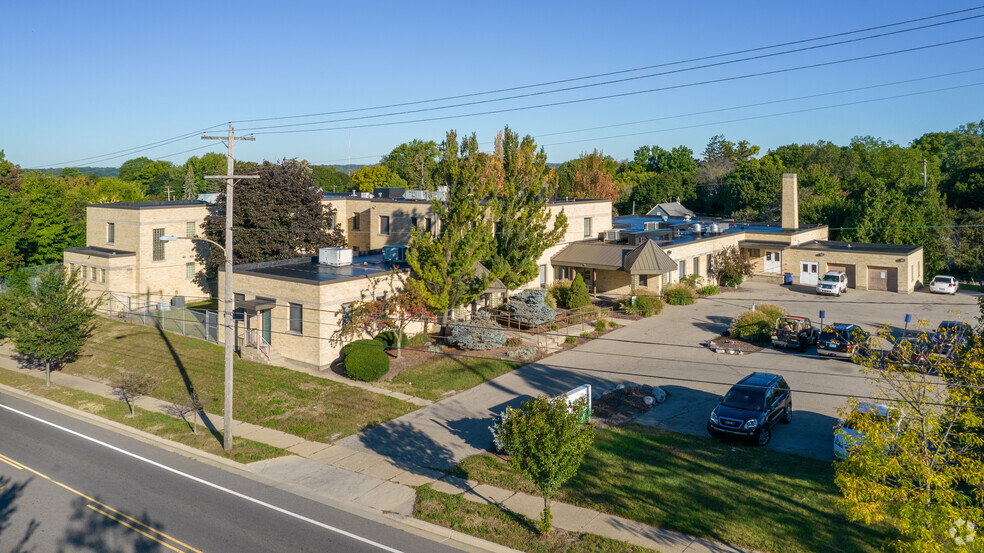 385 Leonard St NE, Grand Rapids, MI à vendre - Photo du bâtiment - Image 1 de 1