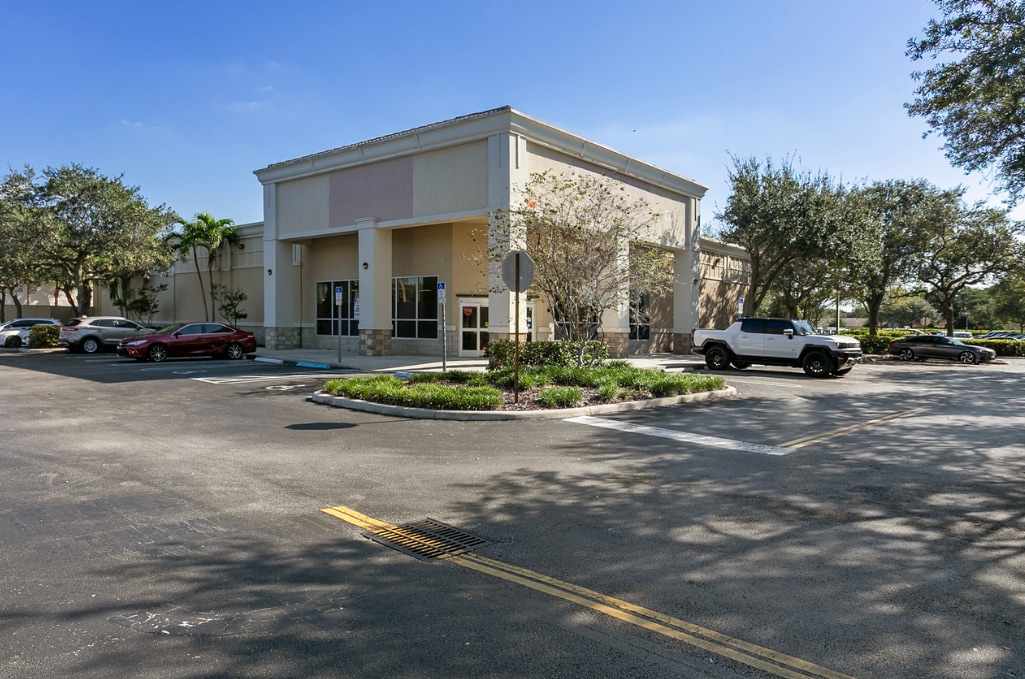 645 N University Dr, Coral Springs, FL for lease Primary Photo- Image 1 of 9