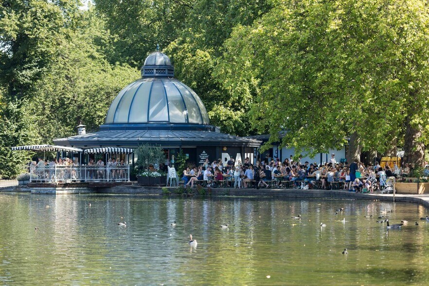 18 Victoria Park Sq, Londres à louer - Photo du bâtiment - Image 3 de 114