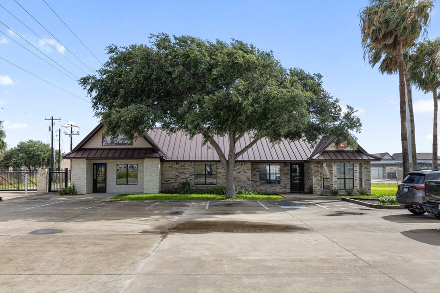 6402 Holly Rd, Corpus Christi, TX for sale - Building Photo - Image 2 of 7