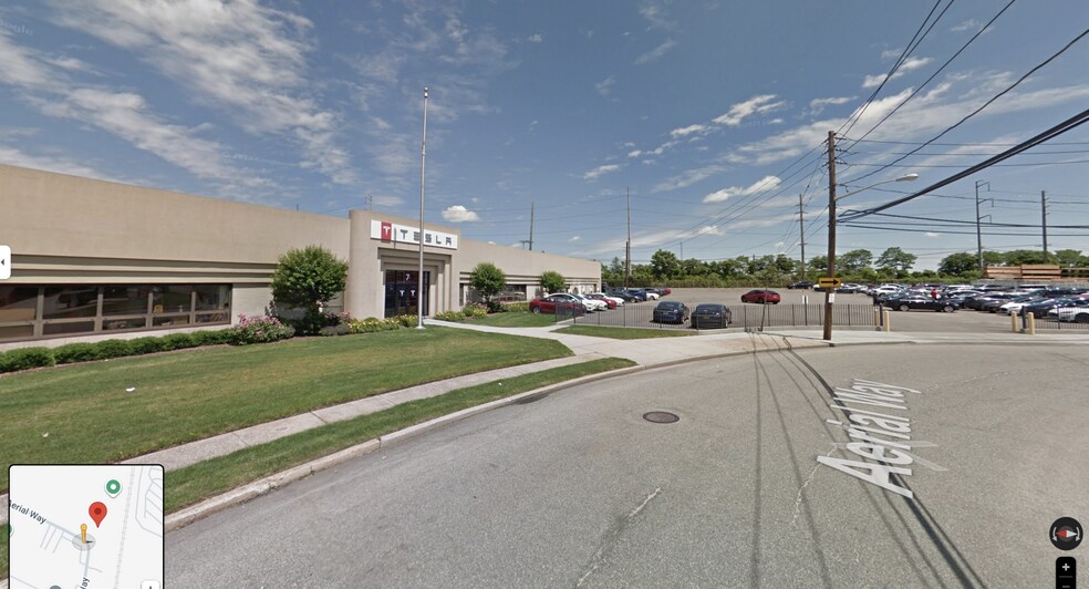 7 Aerial Way, Syosset, NY à louer - Photo du bâtiment - Image 1 de 6