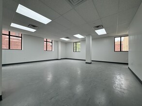 60-11 60th St, Flushing, NY for lease Interior Photo- Image 1 of 6