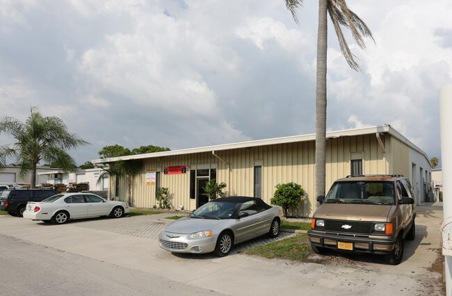 Plus de détails pour 5656 Lawton Dr, Sarasota, FL - Industriel à louer