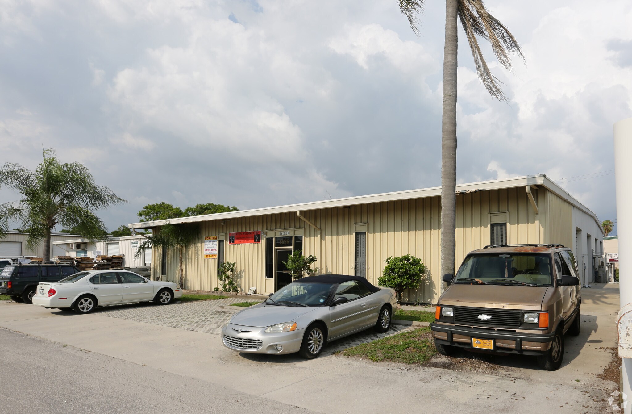 5656 Lawton Dr, Sarasota, FL à louer Photo principale- Image 1 de 4