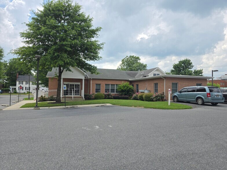 807 S Bradford St, Dover, DE à louer - Photo du bâtiment - Image 1 de 4