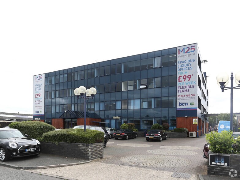 121 Brooker Rd, Waltham Abbey à louer - Photo principale - Image 1 de 124